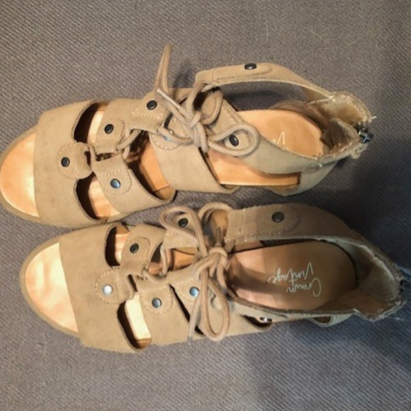 Crown Vintage Sandals - Picture 5 of 6